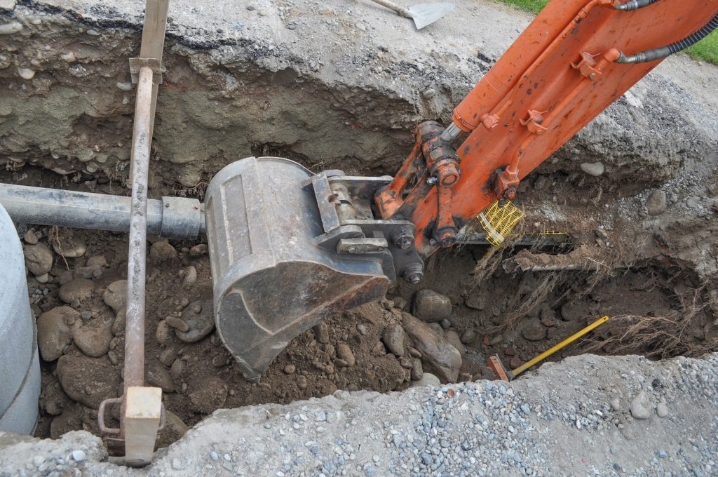 pipe relining vs pipe replacement excavation